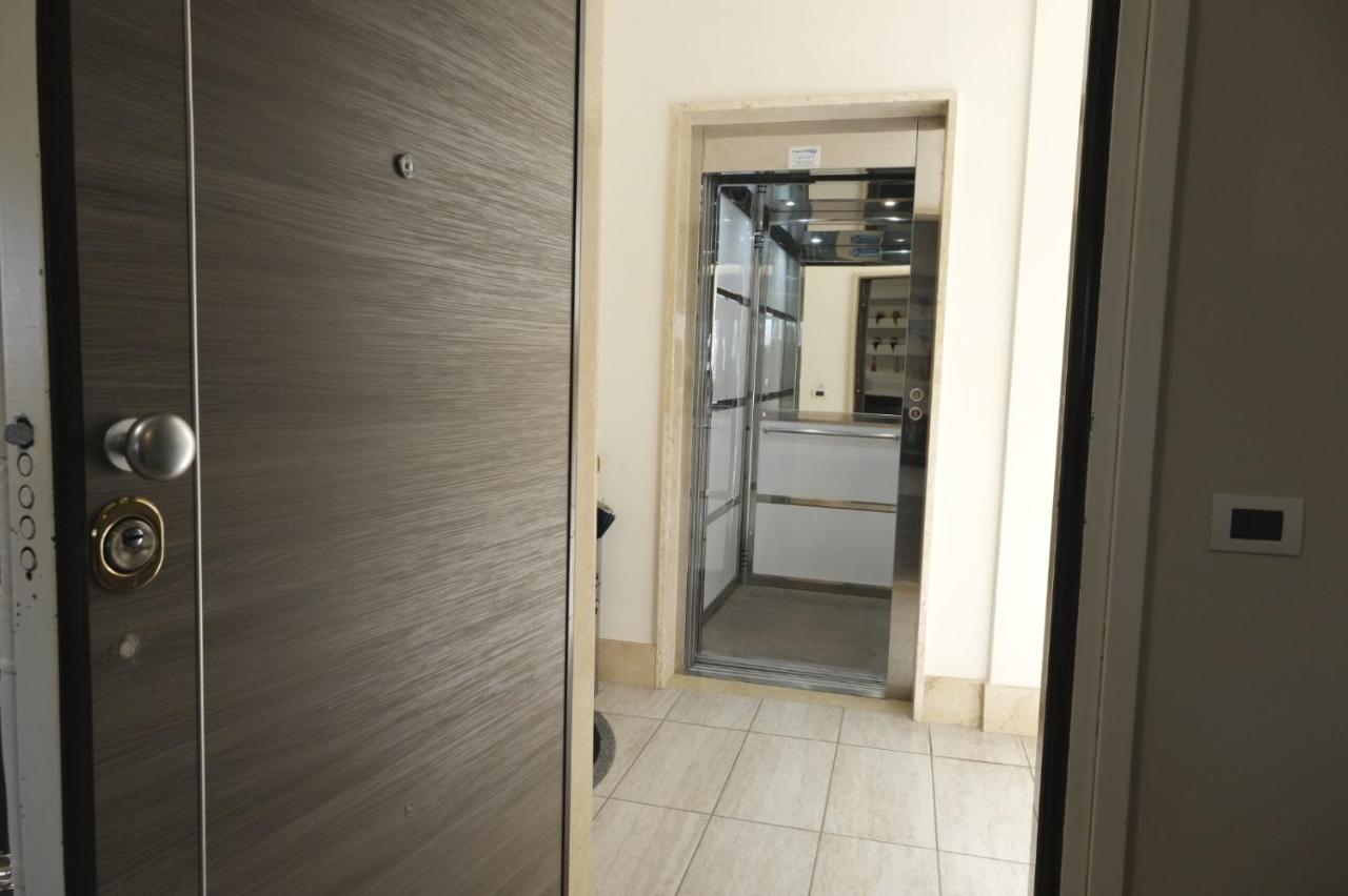 Odissea Luxury Home เนเปิลส์ ภายนอก รูปภาพ